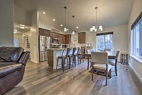 Quiet Lake Cabin Tree-Lined Yard and Fire Pit - image 3
