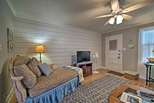 Pet-Friendly Brenham Cottage with Yard! in Brenham, USA