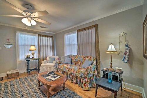 Cozy Texas Abode 2 Mi to Jackson Street Park - image 4