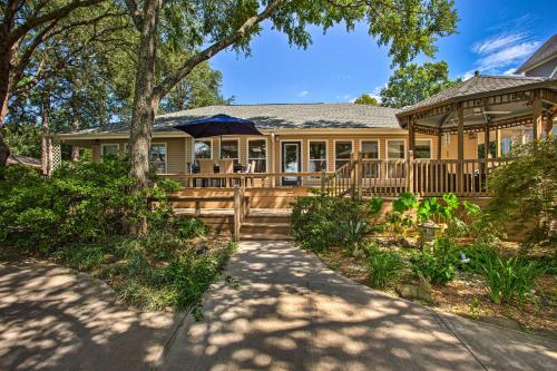 Idyllic Remodeled Lakefront Retreat with Fire Pit!