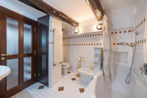 Apartment image 8