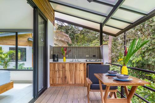 Balcony/terrace, The Sutton - Boutique Jungle Experience in Uvita