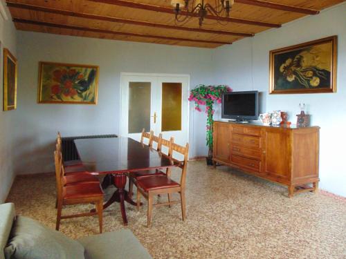 Casa en Miraflores, para grupos con piscina, barbacoa, barra de bar