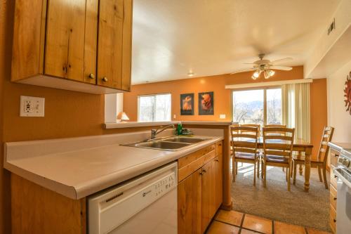 NEW LISTING 3418 Moab Golf Course sleeps 8 minutes from downtown - image 5