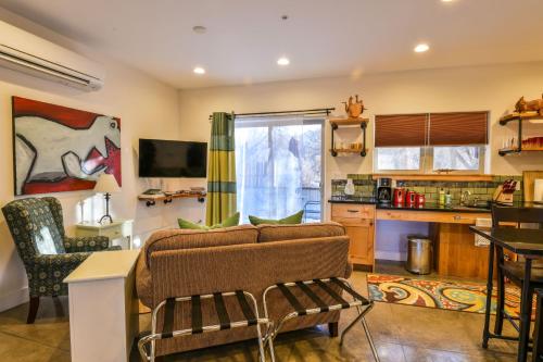 NEW LISTING MDD Sweet and Charming home with quick access to downtown Moab Downstairs unit