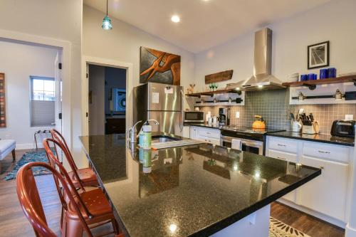 New Listing Entire building Moab Digs is a bright and cozy home within walking distance
