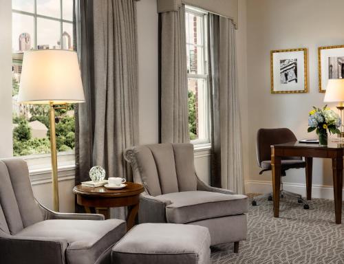 Warwick Melrose Hotel - image 4