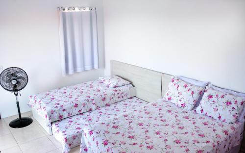 1 double bed, 2 twin beds