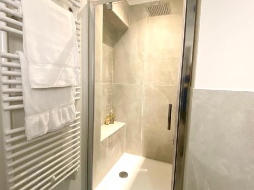Fara Cinque Small Apartment