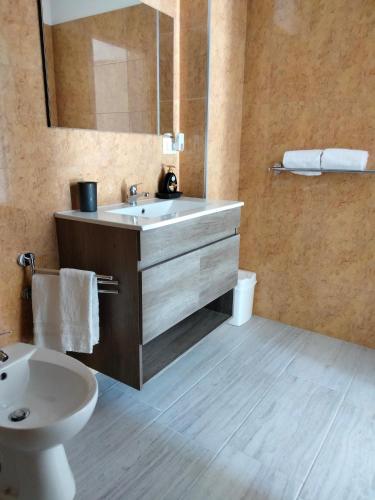 Bathroom, Oasi B&B hotel Restaurant in Cerignola