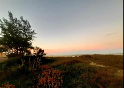 Casa beiramar, solar, barulho do mar, pé na areia!