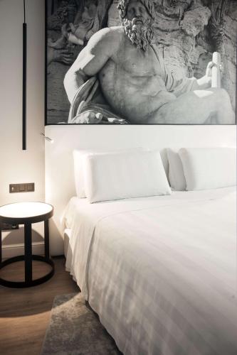 1 queen bed, 2 twin beds