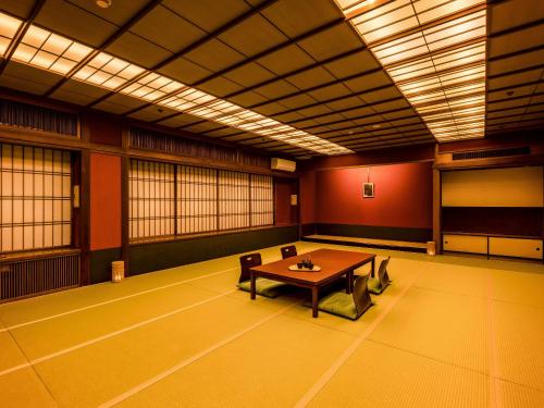 Standard Japanese-Style Large Room with City View