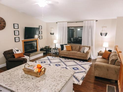 Faciliteiten, Indoor Pool, Firepit, Self Check-in, BBQ, FREE Amenities, KING Bed, Full Kitchen in Clarks Summit