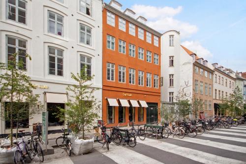Regent 7 - Large 3 Bdr Apt with Balcony in City Centre - image 5