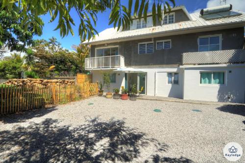 入口, T2- Aux Pluies d'Or- 47m2- Sainte-Clotilde in 留尼旺