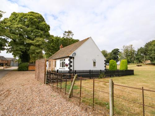 Hall Farm Cottage - image 3
