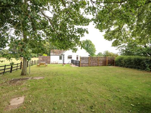 Hall Farm Cottage - image 11