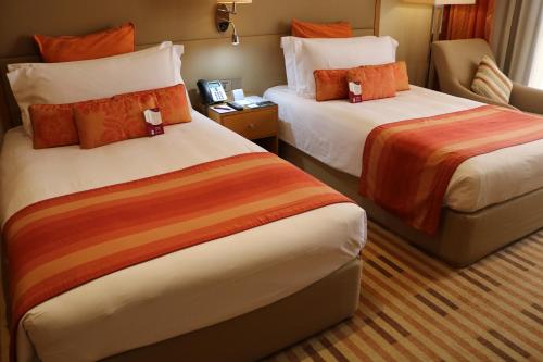 2 twin beds