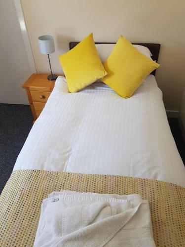 2 twin beds