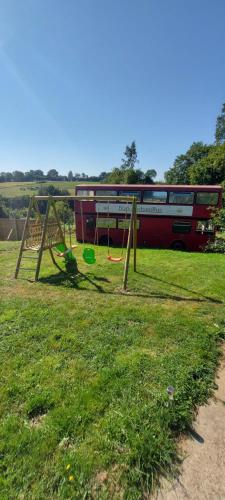 insolite bus anglais le Buckinghambus chambre d'hôte Saint-Georges-du-Vièvre