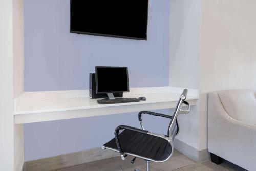 Super 8 by Wyndham Amarillo West - image 6