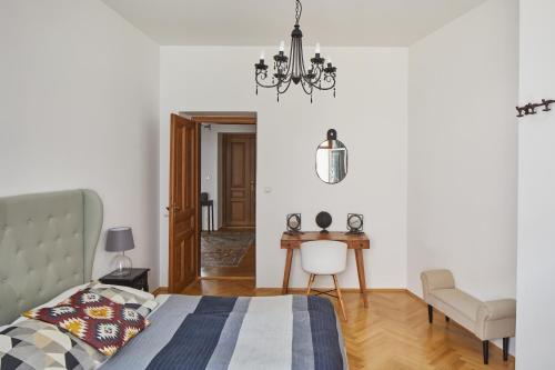 Prague Days - Apartment with Balcony and Amazing View in the Old Town - image 9