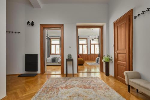 Prague Days - Apartment with Balcony and Amazing View in the Old Town - image 10