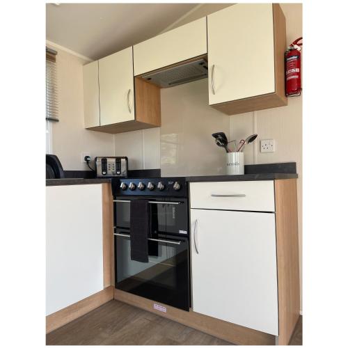 Cosy 3-Bed Caravan combe haven st Leonards on sea