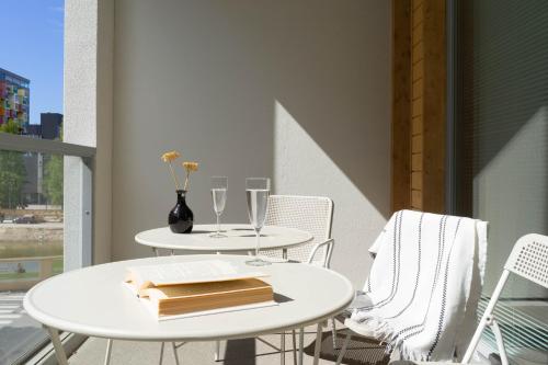 NEW stylish 2br apartment in the city center