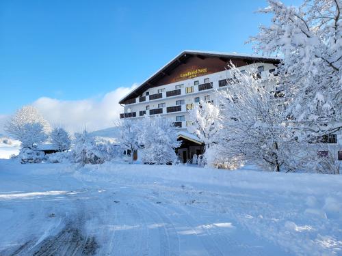 Privates Ein-Zimmer-Ferienappartement Sabine im Landhotel Seeg bei Fussen im Allgau