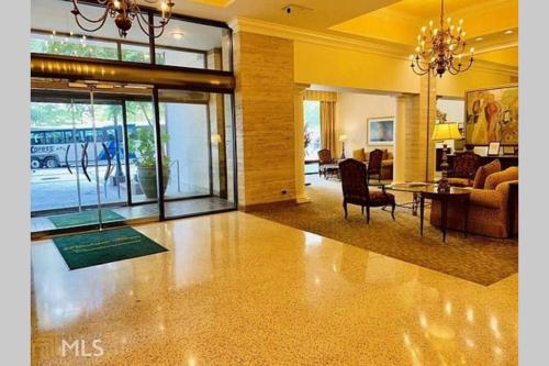 9K Downtown Digs RIGHT by All Attractions - image 4