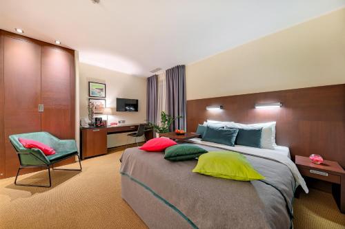 room detail thumbnail 1