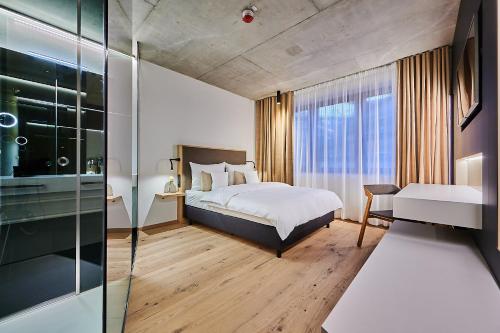 1 queen bed