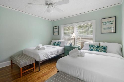 Gathering Gable-5 Bdrm Sleeps 10 - 10 Min to Downtwn - image 7