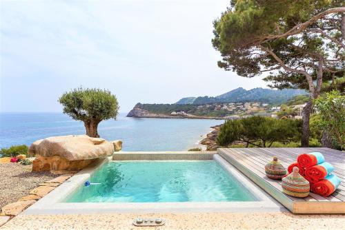  Mallorca front line villa sea access 46 pax in Font de Sa Cala