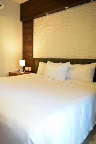 Hotel Clipperton Hotel & Suites Clipperton is perfectly located for both business and leisure guests in Veracruz. Both business travelers and tourists can enjoy the propertys facilities and services. Service-minded s