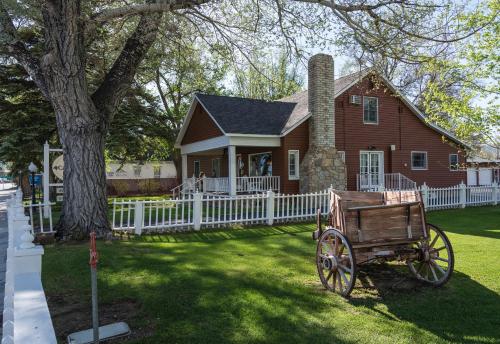 Silver Maple Inn and The Cain House Country Suites