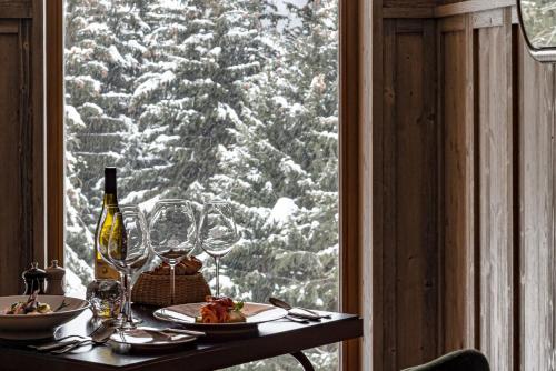 Restaurant, Hotel Le Coucou Meribel in Meribel Center