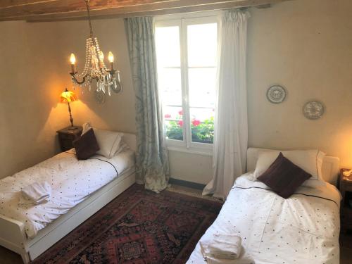 2 twin beds