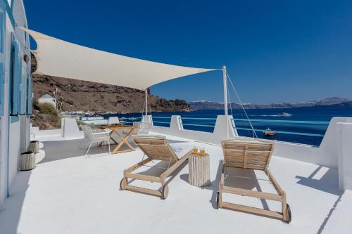 Instalaciones, Petinos traditional house in Thirasia