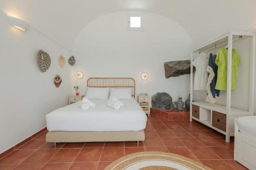 Petinos traditional house in Thirasia