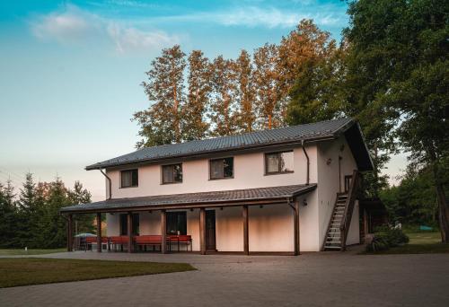 8 bedrooms, 8 beds