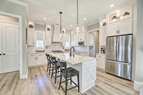 Beaufort Home with Porches and Waterfront Access - image 7