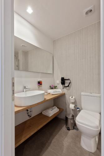 Superior Double or Twin Room with City View image 7