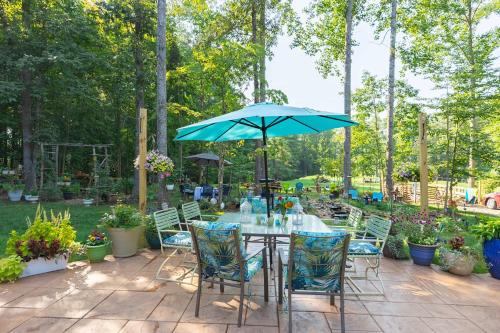 Charming Charlottesville Apt with Outdoor Space! in Charlottesville, USA