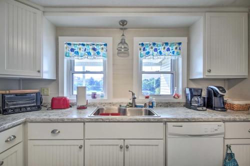 Pet-Friendly Waterfront Hayesville Cottage! - image 5