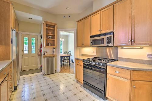 Classic Oak Park Home, 11 Mi to Downtown Chicago! in Oak Park