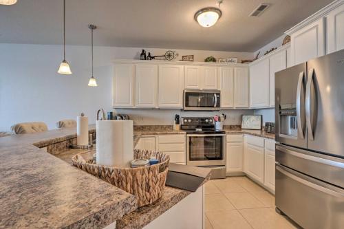 Lakefront Lands End Getaway with Resort Perks! - image 3