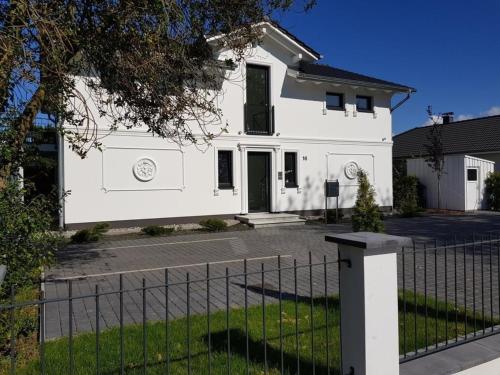 "GESTRANDET" in der Villa Katharina- in Dierhagen, Deutschland